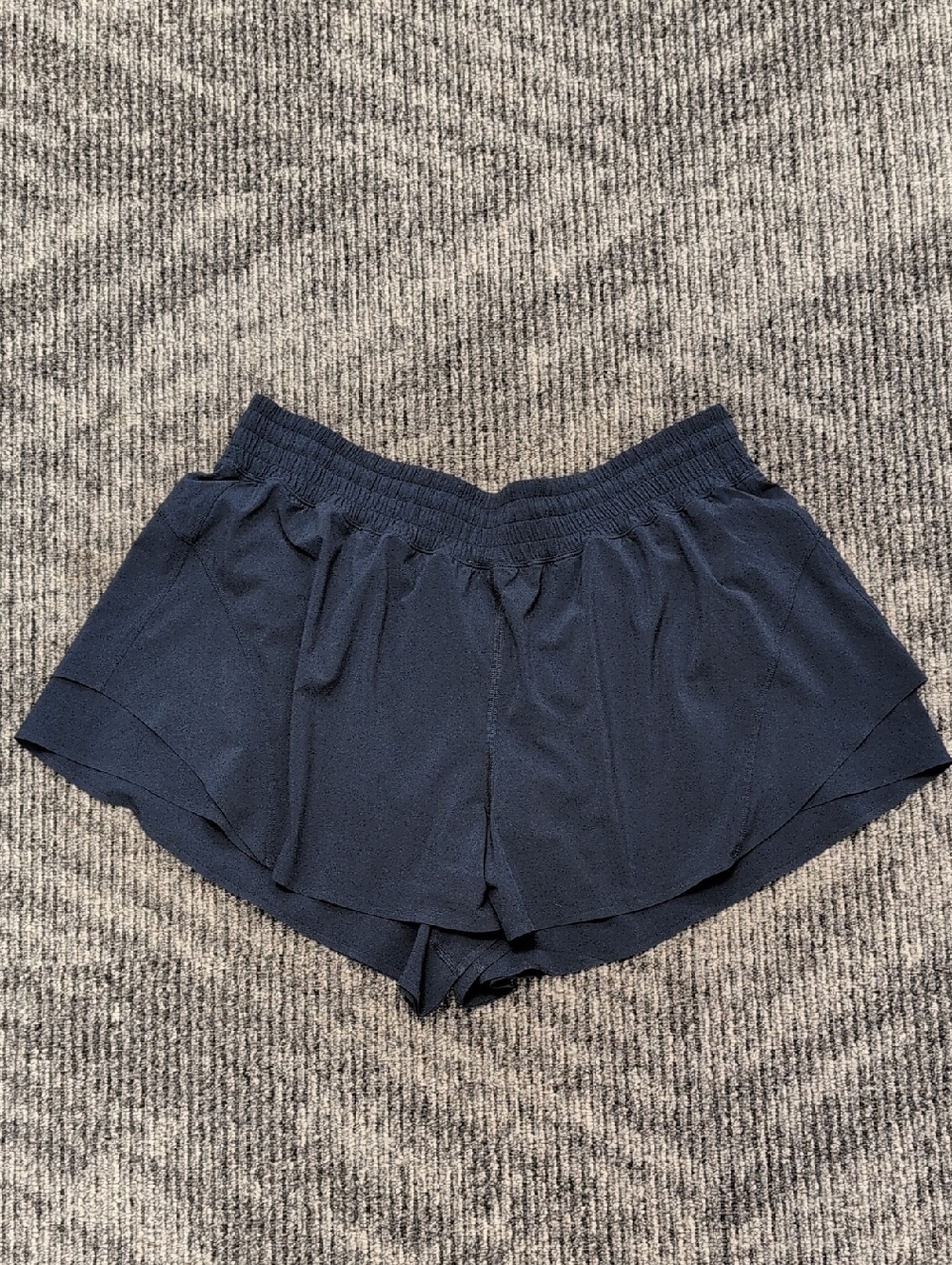 Lululemon Shake It Out High-Rise Run Short 2.5” Navy XL - Picture 3 of 14